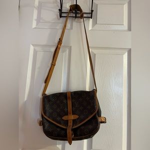 Louis Vuitton Samur 30